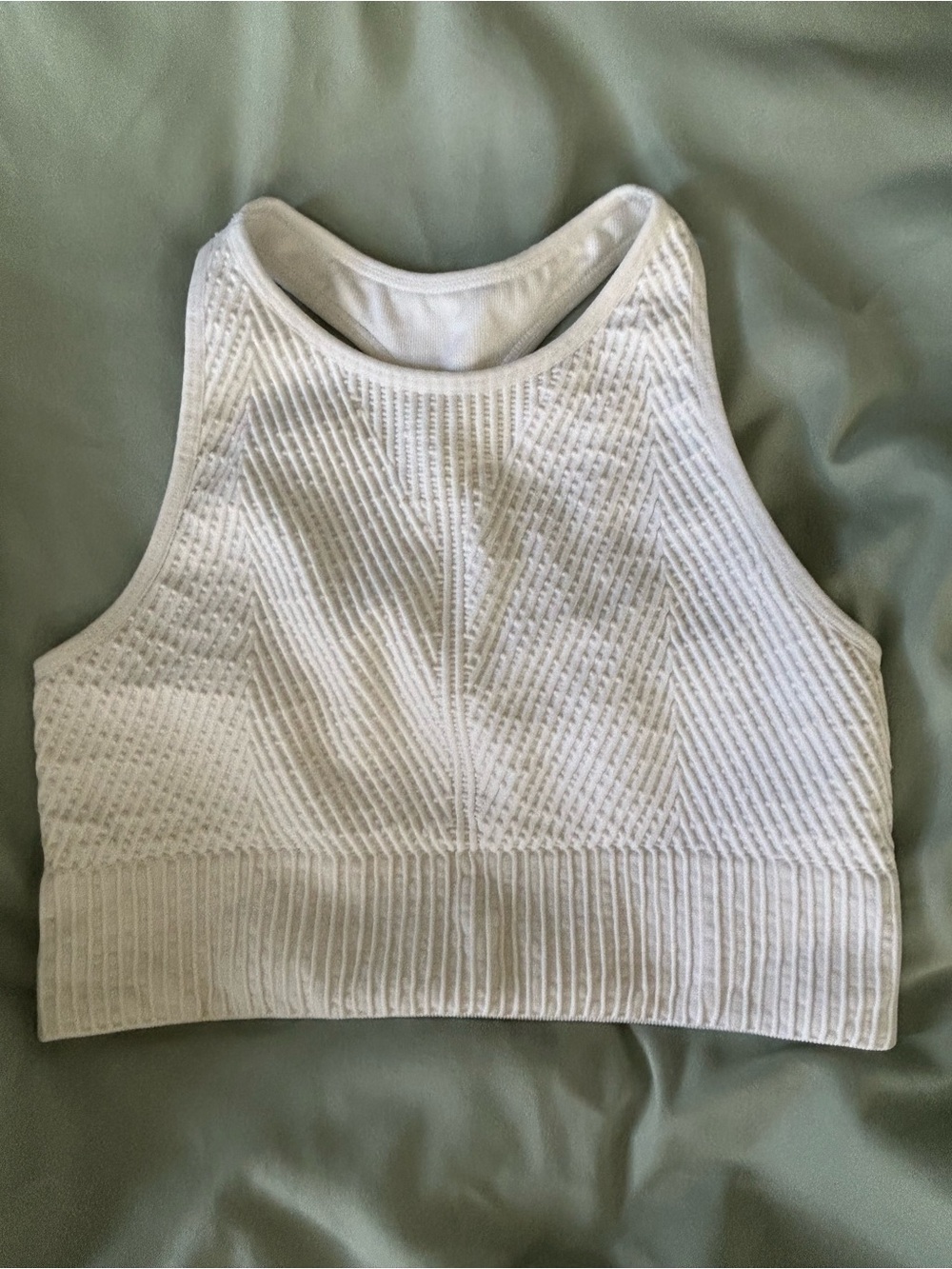 Spiritual Gangster Jewel Neck Seamless Crop
Tank in White. Women’s M/L